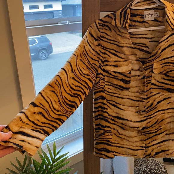 Princess Polly tiger print button up blouse - Picture 6 of 6